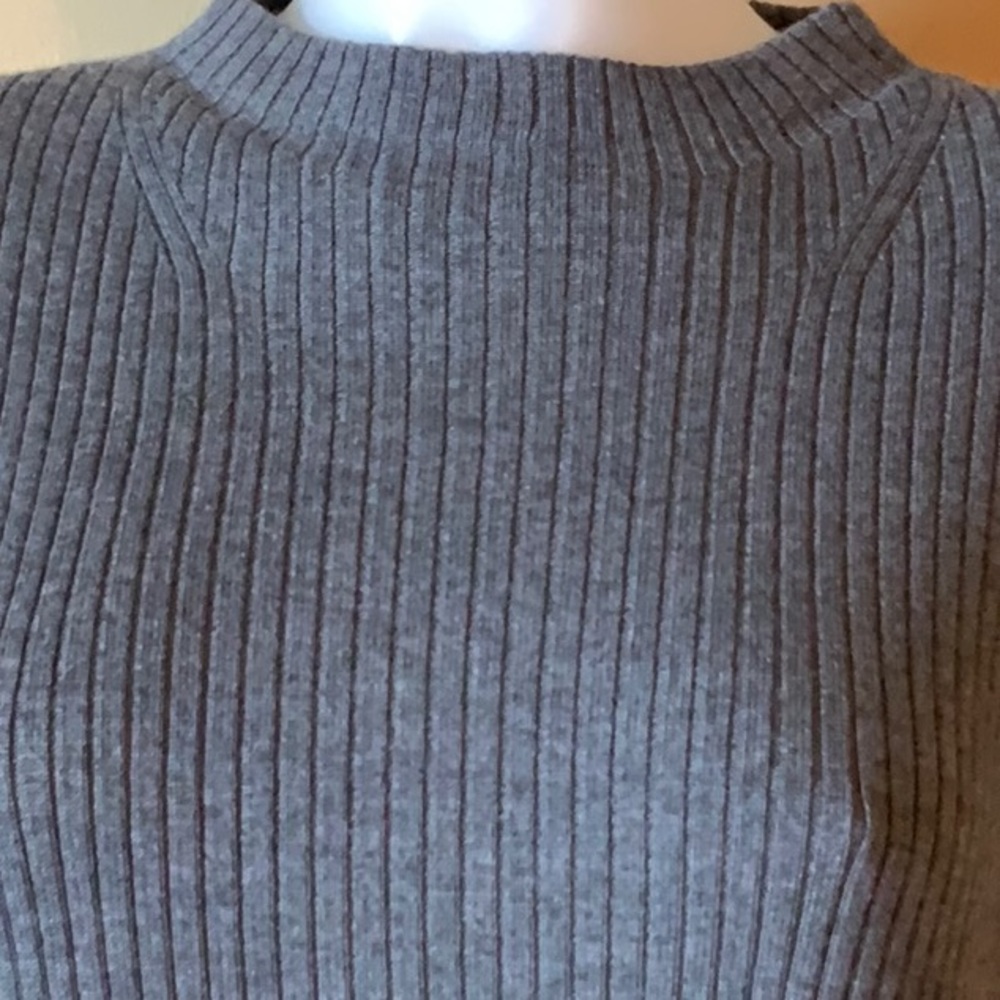 St. John Sweater - Picture 2 of 8